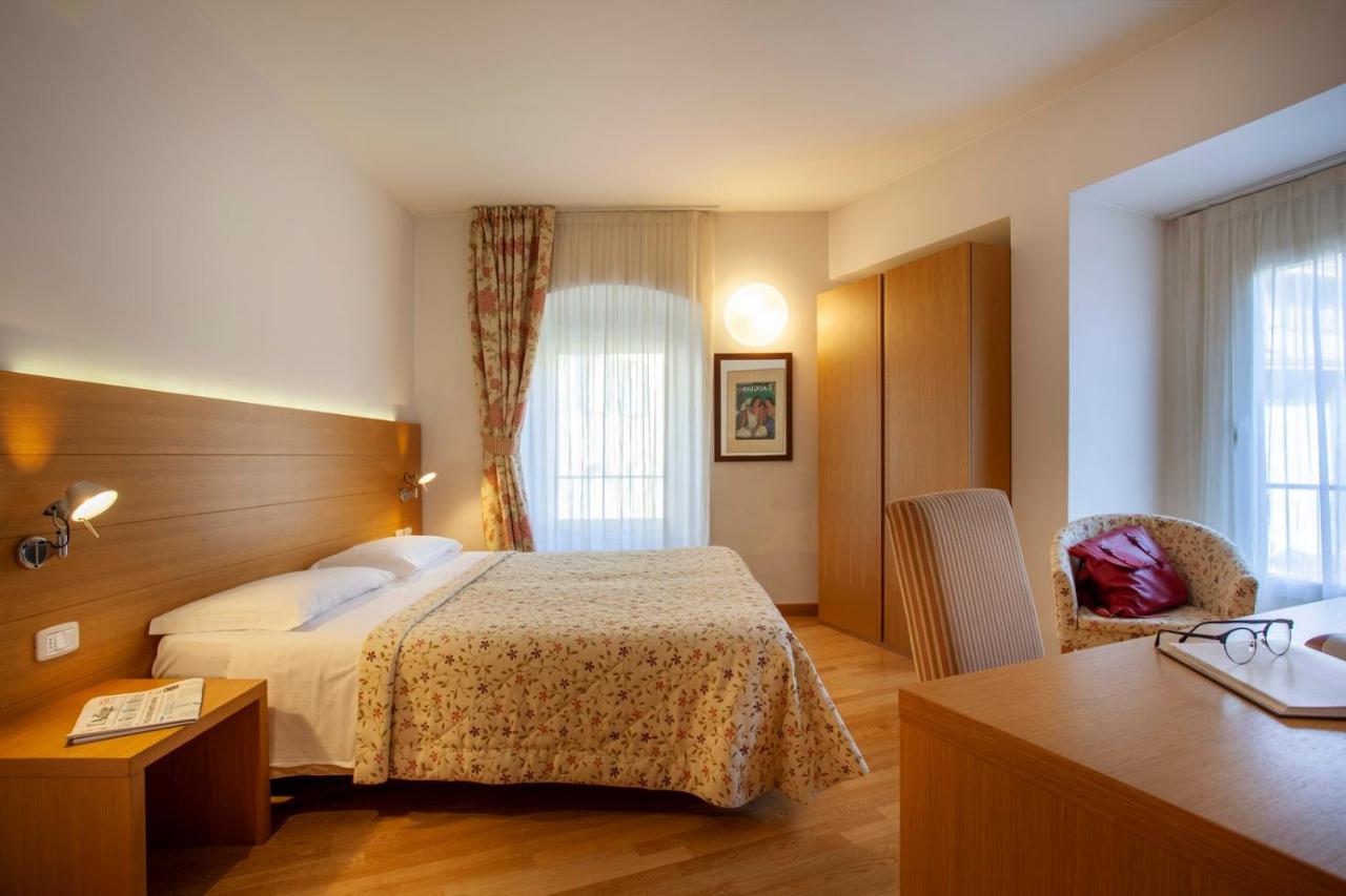 Hotel Romanda Левіко-Терме Екстер'єр фото