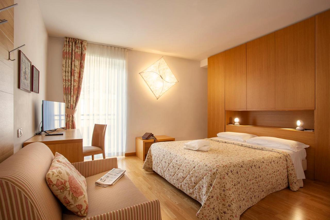 Hotel Romanda Левіко-Терме Екстер'єр фото