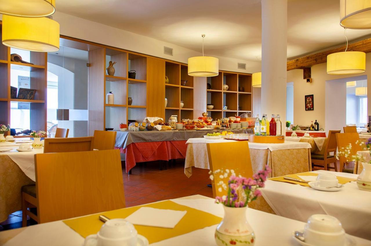 Hotel Romanda Левіко-Терме Екстер'єр фото