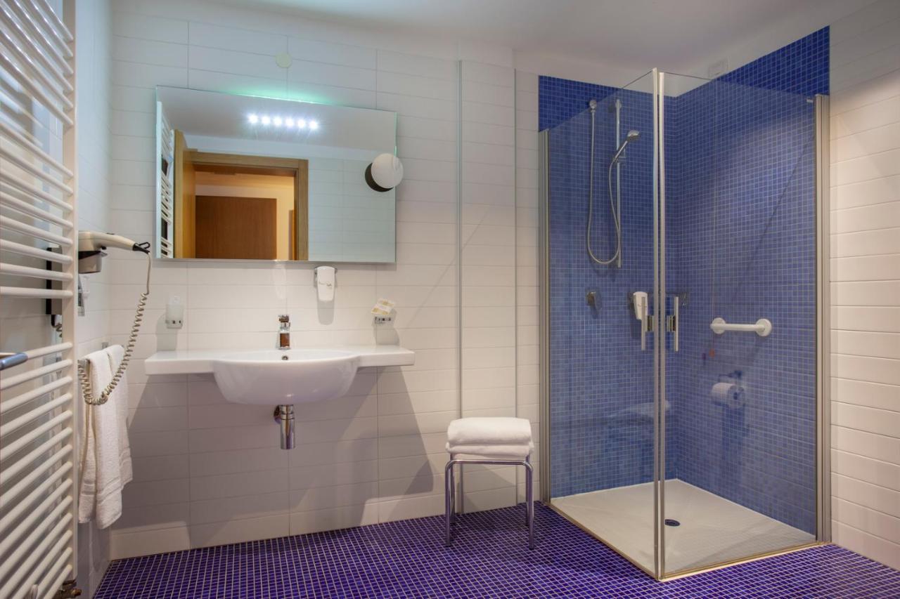 Hotel Romanda Левіко-Терме Екстер'єр фото