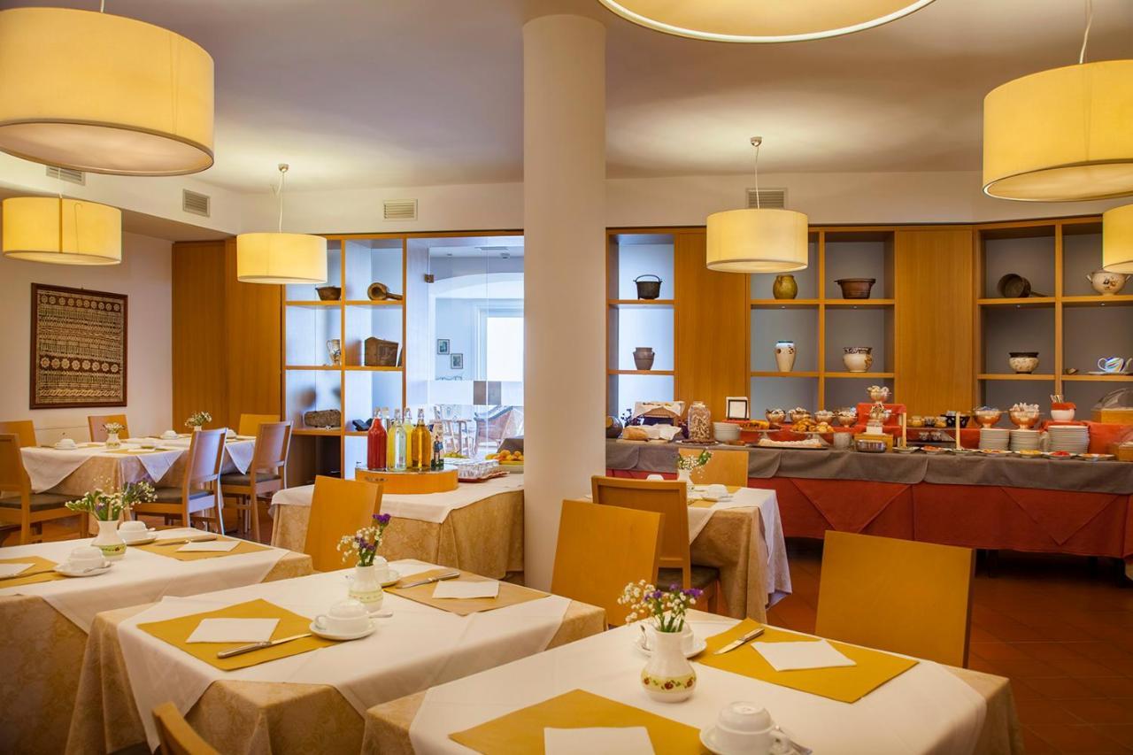 Hotel Romanda Левіко-Терме Екстер'єр фото